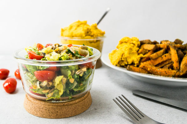 Ricmilkmaid-Blog-Süßkartoffelpommes-Tomatensalat-Kichererbsenpaste-vegan-8 Süßkartoffelpommes mit Kichererbsenpaste und Tomatensalat. ♥ Manchmal wünscht man sich einfach nur ein wirklich schnelles, vollwertiges Gericht und will nicht stundenlang in der Küche stehen, richtig? Hier gibt es drei Gerichte, die zusammen eine komplette vegane Mahlzeit ergeben und in 20 Minuten genoßen werden kann. | Ricemilkmaid Blog