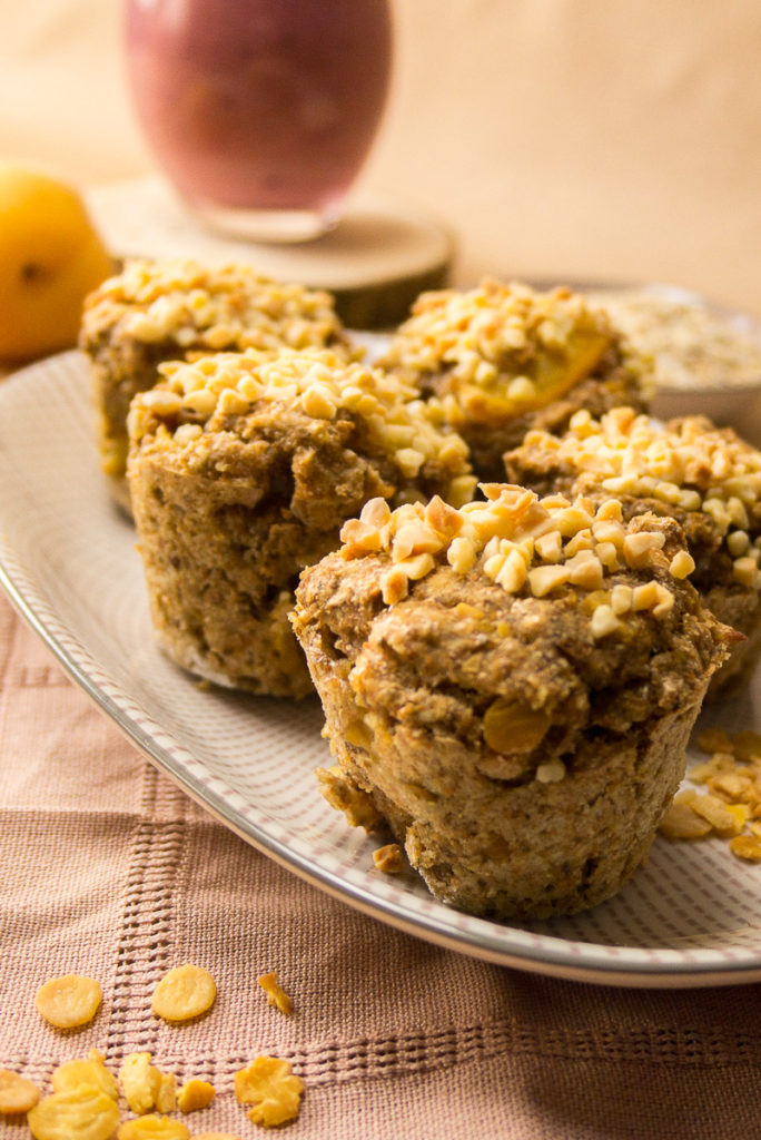 Ein simples Rezept für richtig leckere, saftige und gesunde Apfel-Aprikosenmuffins. Natürlich komplett vegan und nur mit den besten Zutaten. Klick dich rüber zum Blog oder speichere es jetzt ab und nutze es später! | Ricemilkmaid Blog