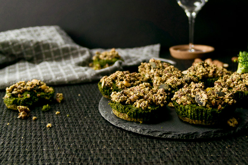 Hier kommt das Rezept für die Brokkoli-Spinatküchlein. Gesund, einfach und handlich - perfekt für jede Gartenparty. | Ricemilkmaid Blog