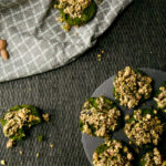 Hier kommt das Rezept für die Brokkoli-Spinatküchlein. Gesund, einfach und handlich - perfekt für jede Gartenparty. | Ricemilkmaid Blog