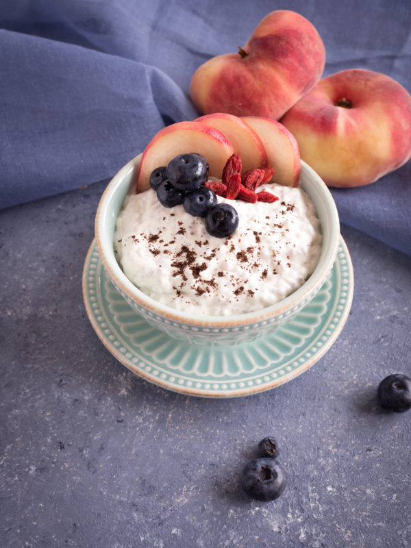 Cashew-Joghurt-Rezept-vegan Rezept für selbst gemachten Cashew-Joghurt aus nur drei Zutaten und ohne Joghurtzubereiter. Klick dich gleich zum Rezept!