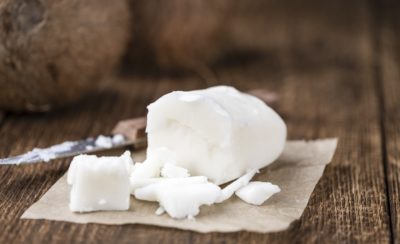 Kokosöl erfährt gradezu einen Hype: Zum Kochen, Backen, Cremen und Zähneputzen kommt es immer häufiger zum Einsatz. Doch ist Kokosöl überhaupt gesund? Wie erkennt man qualitativ hochwertiges Kokosöl? Und Ist Kokosöl ökologischer als Palmöl?