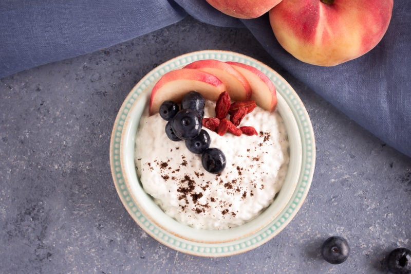 Rezept für selbst gemachten Cashew-Joghurt aus nur drei Zutaten und ohne Joghurtzubereiter. Klick dich gleich zum Rezept!