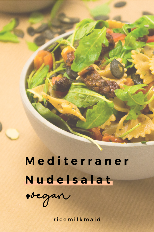 Ein herrlich frisches Rezept für einen mediterranen Nudelsalat - komplett vegan. Perfekt für Grillfeste oder als Abendessen an heißen Sommertagen. Klick dich zum Rezept oder speichere es jetzt für später!