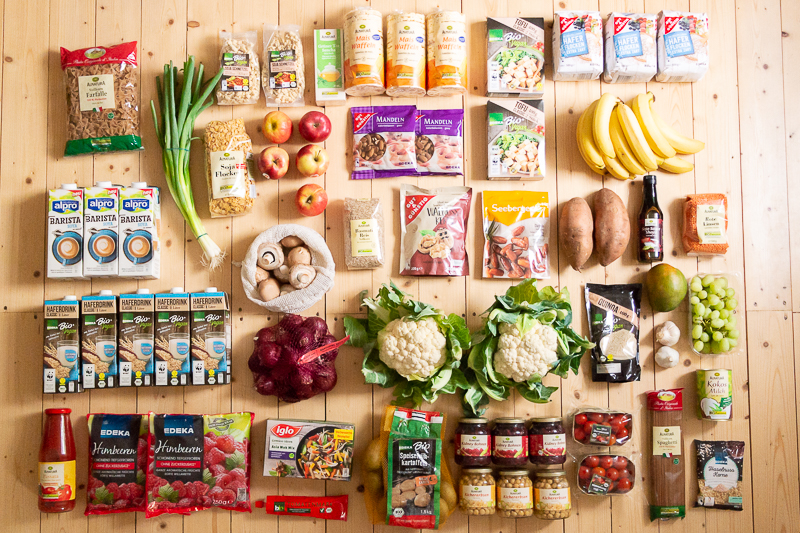 Wie sieht eigentlich ein echter, ungeschönter veganer Wocheneinkauf aus? Und wie nachhaltig ist es, im Supermarkt einzukaufen? Wieso unverpackt einkaufen nicht immer möglich ist, liest du in diesem Beitrag.