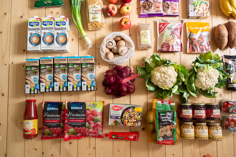 Wie sieht eigentlich ein echter, ungeschönter veganer Wocheneinkauf aus? Und wie nachhaltig ist es, im Supermarkt einzukaufen? Wieso unverpackt einkaufen nicht immer möglich ist, liest du in diesem Beitrag. 