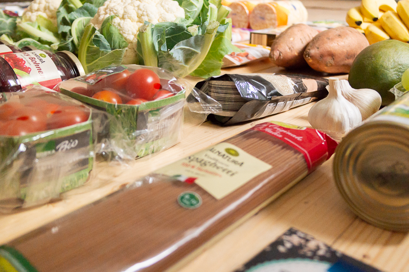 Wie sieht eigentlich ein echter, ungeschönter veganer Wocheneinkauf aus? Und wie nachhaltig ist es, im Supermarkt einzukaufen? Wieso unverpackt einkaufen nicht immer möglich ist, liest du in diesem Beitrag.