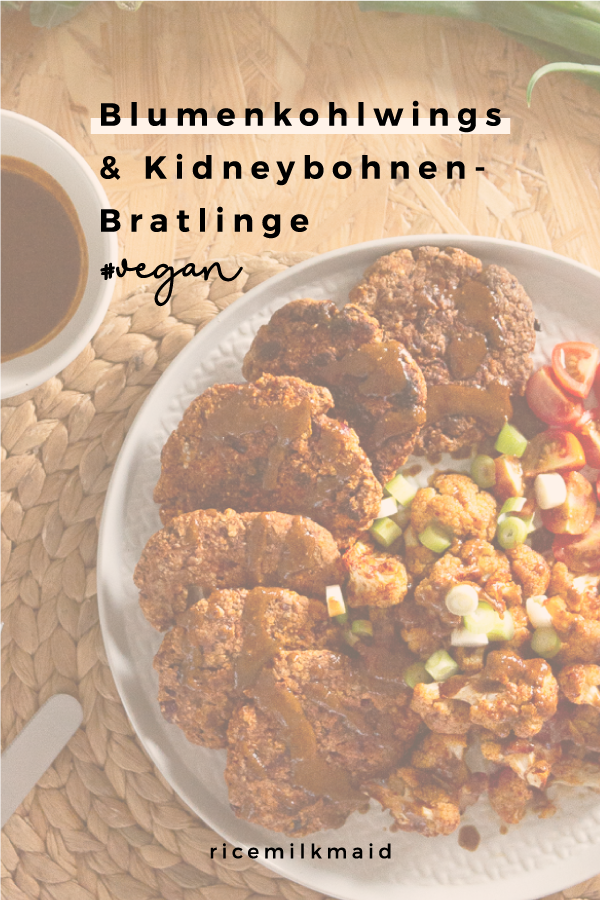 Hier treffen deftige Blumenkohlwings mit gesunden, würzigen Kidneybohnen-Bratlingen zusammen und werden mit einer leckeren Mandel-Sojasaucen-Creme garniert. Ein einfaches und gesundes veganes Rezept für ein leckeres Abendessen. Klick dich gleich zum Rezept!